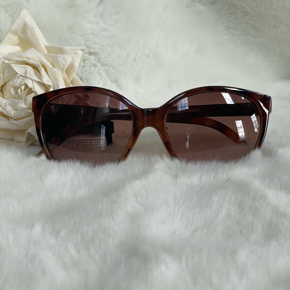 New with tags SONOMA FASHION SUNGLASSES w/ 100% UV PROTECTION LIGHT & DK BROWN